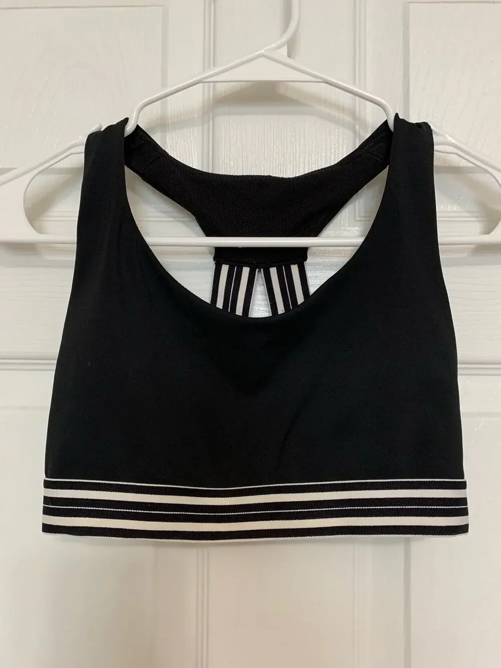 Athleta black and white contrast strap sport bra XS
